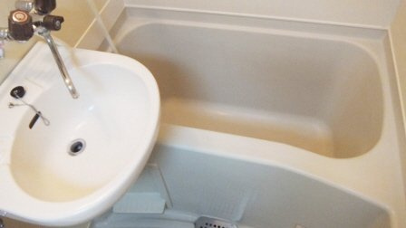 ドエル西船の浴室|３点ユニットバスです