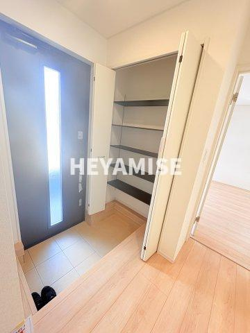 北栄町新築戸建の玄関