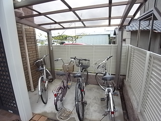 メゾンヴェール　イーストの駐車場