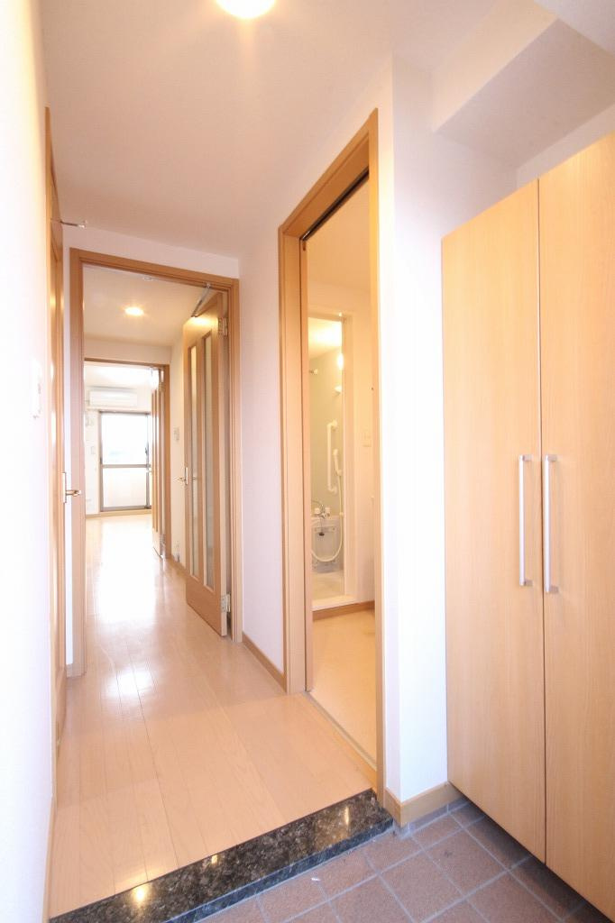 フラットFの玄関|※お部屋により仕様が異なる可能性があります。