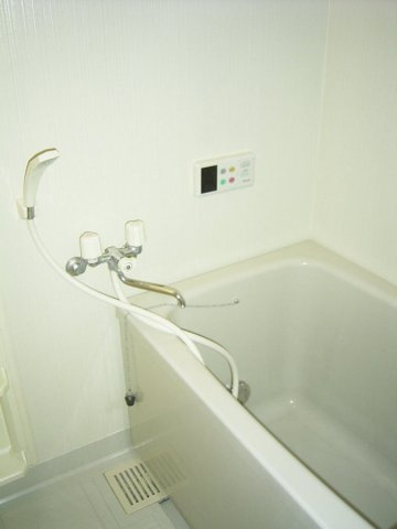 ディア・ライフ咲の浴室|給湯と追炊きが出来るお風呂です