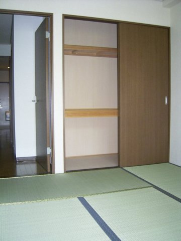 ディア・ライフ咲の居間・リビング|収納も広いです