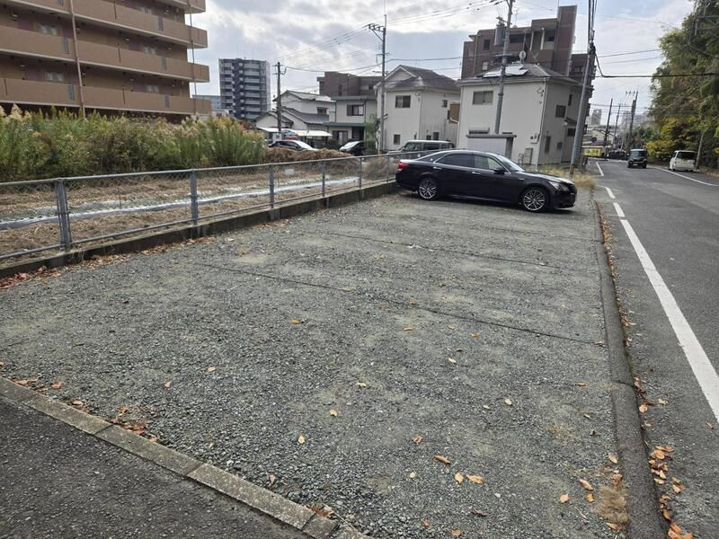 フローラ３の駐車場