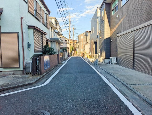 【前面道路含む現地写真】 | ふじみ野市大原1丁目　中古一戸建住宅　(ふじみ野店) | 周辺には公園が点在し、身近に自然を感じながら落ち着いた暮らしを楽しめます。