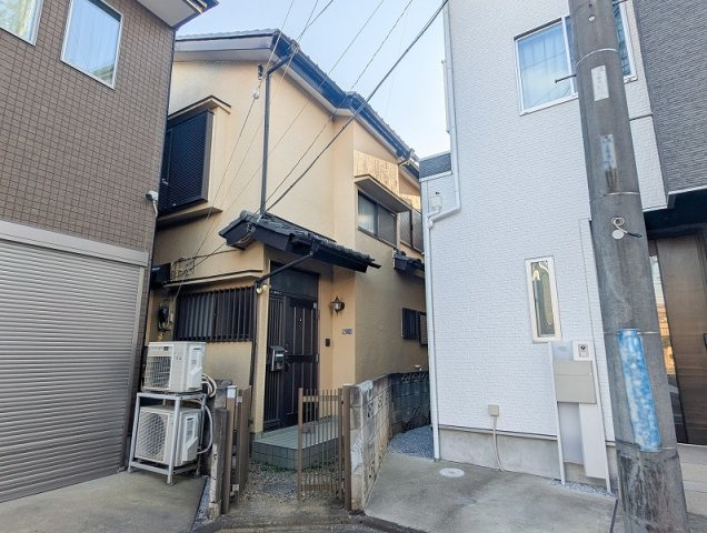 【外観】 | ふじみ野市大原1丁目　中古一戸建住宅　(ふじみ野店) | 2025年12月撮影
東武東上線「上福岡」駅徒歩11分とアクセス良好！
周辺には商業施設が充実しお買い物便利な住環境です。