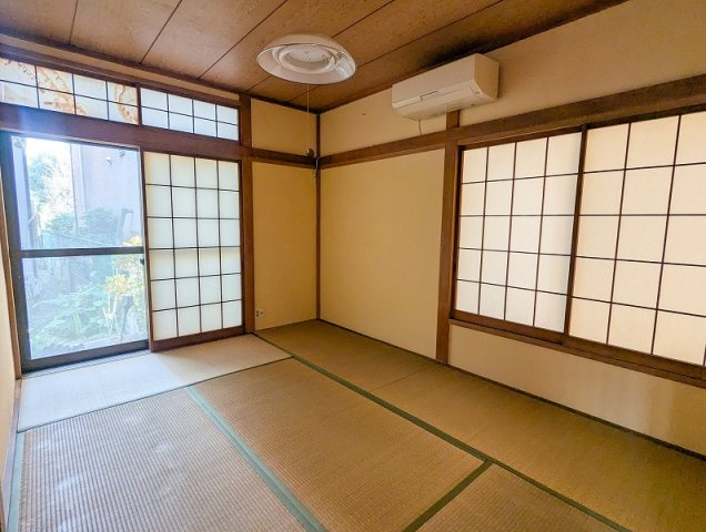 【和室】 | ふじみ野市大原1丁目　中古一戸建住宅　(ふじみ野店) | 1階和室約6.0帖。
足を延ばしてゆったりとくつろげる和室です。
落ち着いた雰囲気の中でリラックスできます。