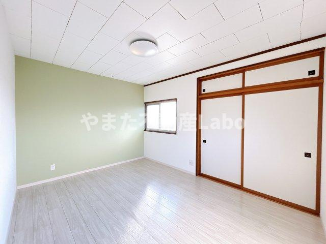 倉吉市大正町2丁目中古戸建の洋室|2階約5.6帖の洋室です。床はクッションフロア重ね張り、壁はクロス張り替えをおこないます。