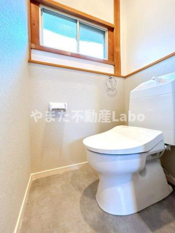倉吉市大正町2丁目中古戸建のトイレ|トイレは温水洗浄式のトイレに新品交換いたしました。毎日肌に触れる水回りは新品が嬉しいですね。