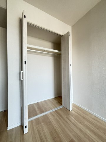 ラ・フォルテ西神中央2番館の収納|約6.1帖の洋室にあるクローゼット