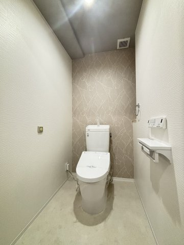 ラ・フォルテ西神中央2番館のトイレ|トイレ壁面にはニッチ収納があります