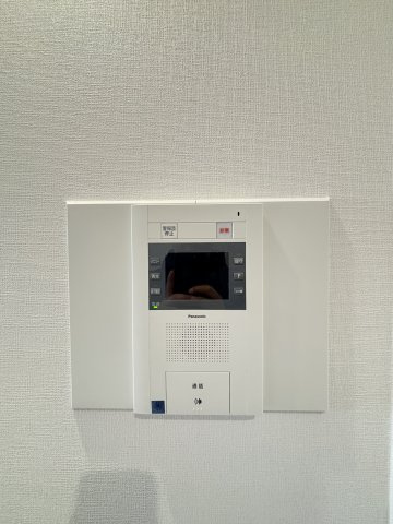 ラ・フォルテ西神中央2番館の防犯設備|来訪者の顔が確認できるモニター付き