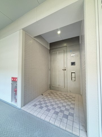 ラ・フォルテ西神中央2番館の玄関|独立性を高める玄関ポーチ