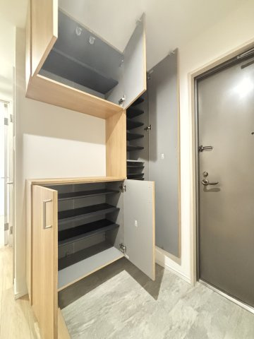 ラ・フォルテ西神中央2番館のその他|玄関がスッキリと片付くトールタイプのシューズボックス