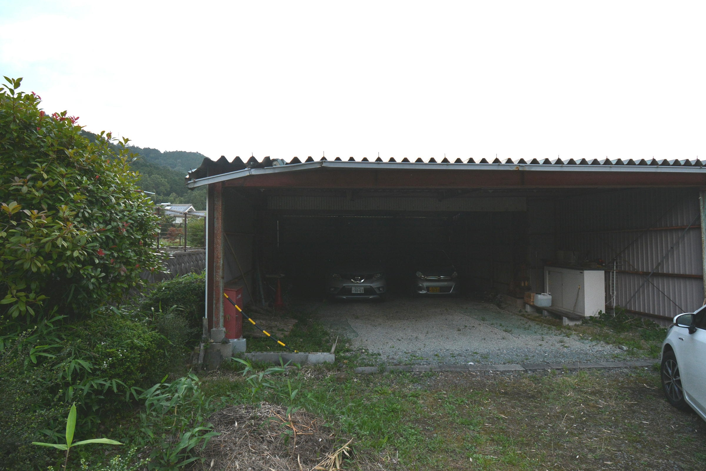 丹波市市島町下鴨阪の中古一戸建の駐車場