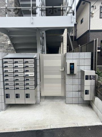 MELDIA入間市Ⅲのエントランス|建物の内部です