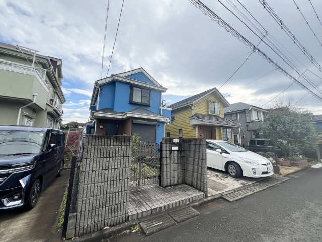 立川市砂川町6丁目　中古戸建　の前面道路含む現地写真