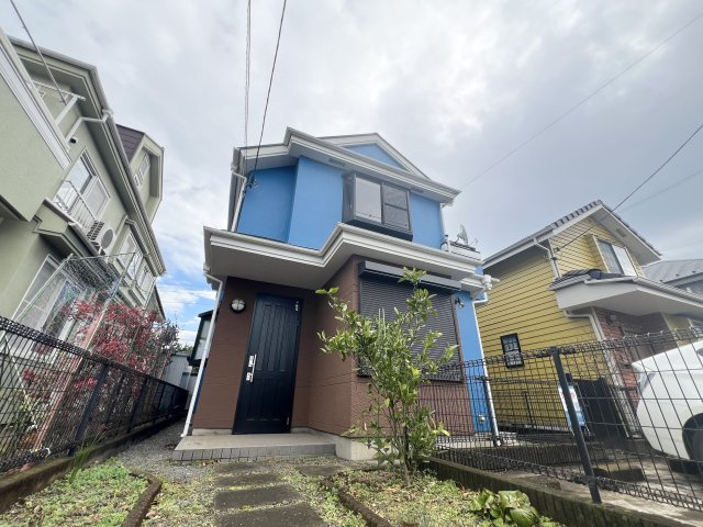 立川市砂川町6丁目　中古戸建　の前面道路含む現地写真