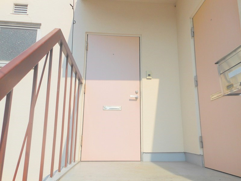 岡本アパートの玄関