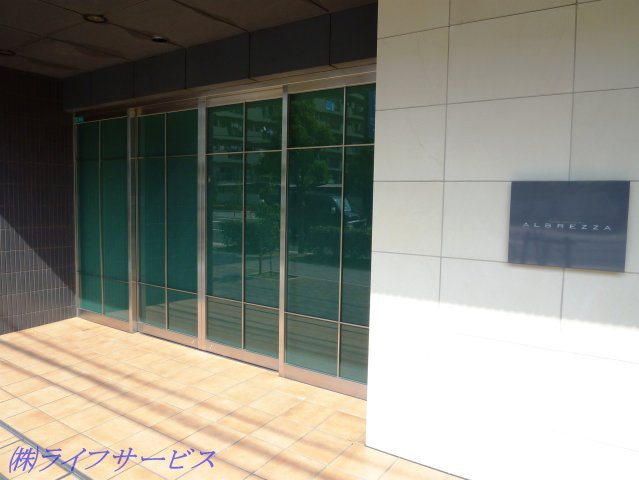 【エントランス】 | アービング北大阪アルブレッサ | エントランス