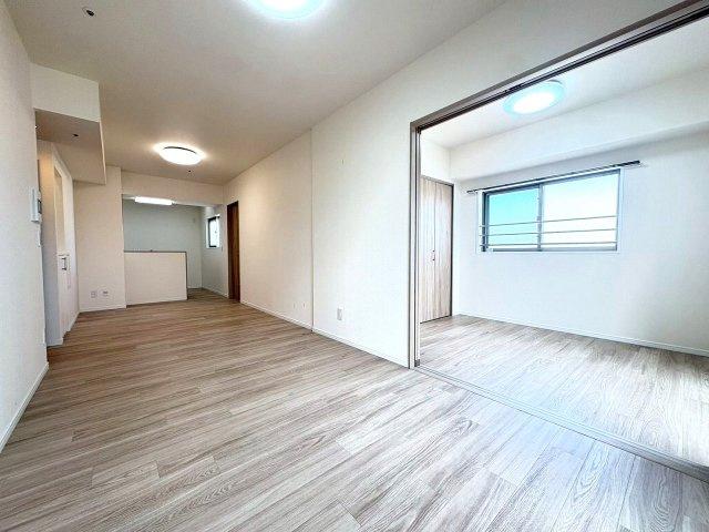 【居間・リビング】 | アービング北大阪アルブレッサ | リフォーム済につきすぐのご入居が可能！上層階・角部屋！ペット飼育可！