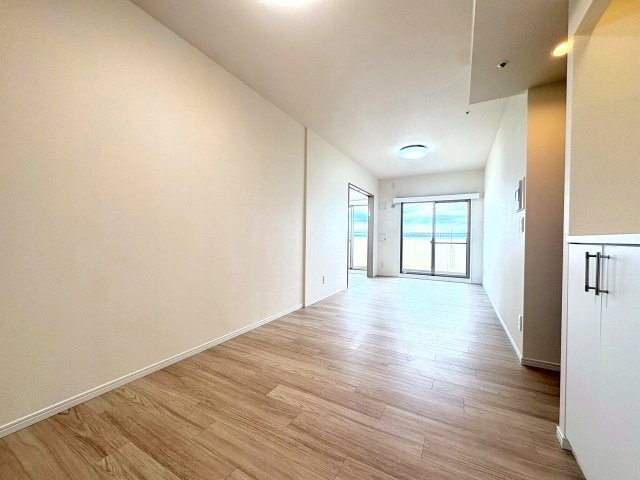 【居間・リビング】 | アービング北大阪アルブレッサ | ＬＤＫ約１６帖／リフォーム済につきすぐのご入居が可能！