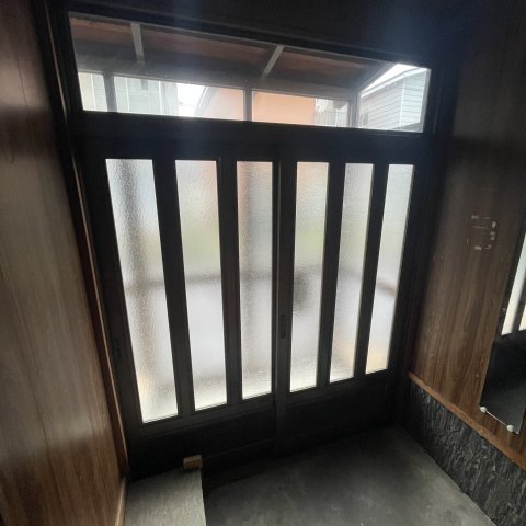 室蘭市宮の森町3丁目13－10戸建（黒）の玄関