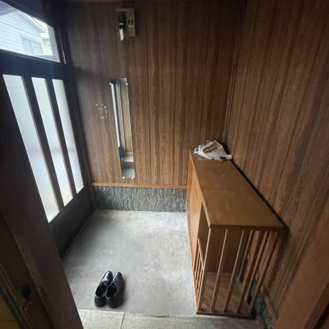 室蘭市宮の森町3丁目13－10戸建（黒）の玄関