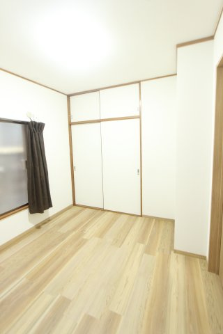 ドミール大泉の洋室