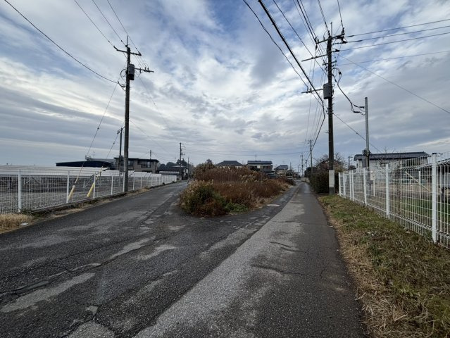 野田市古布内　売地の前面道路含む現地写真