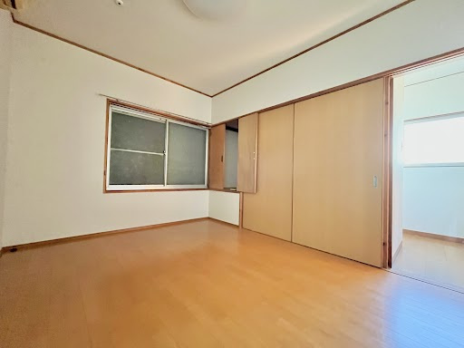 売中古戸建　中央区三島町の洋室|寝室や子ども部屋など、ライフスタイルに合わせて使える洋室です。