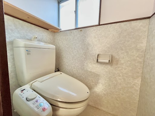 売中古戸建　中央区三島町のトイレ|快適さに配慮されたトイレ空間です。