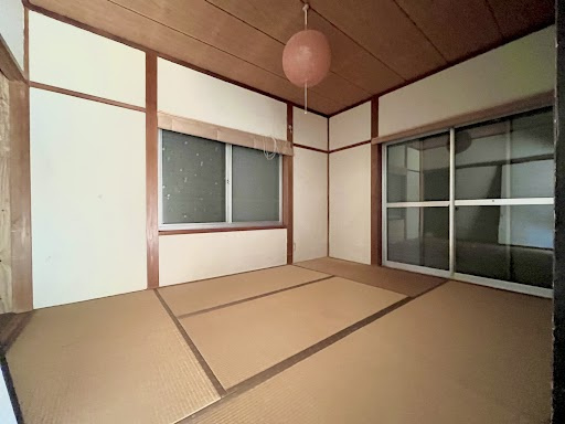 売中古戸建　中央区三島町の和室|客間やお子様の遊び場など、多目的に使える和室です。