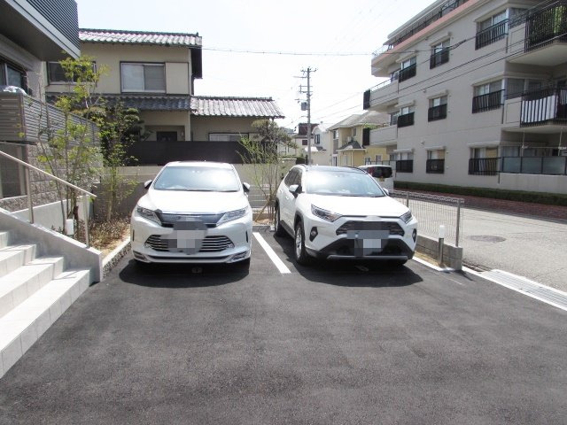 テラス ドゥ グリュⅡ棟の駐車場|駐車場があります