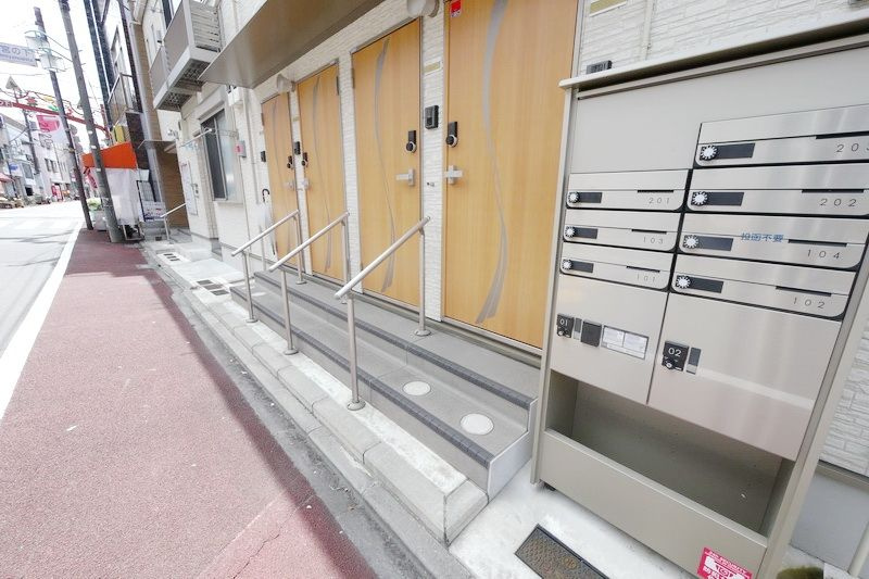 板橋区大谷口北町のアパートのエントランス