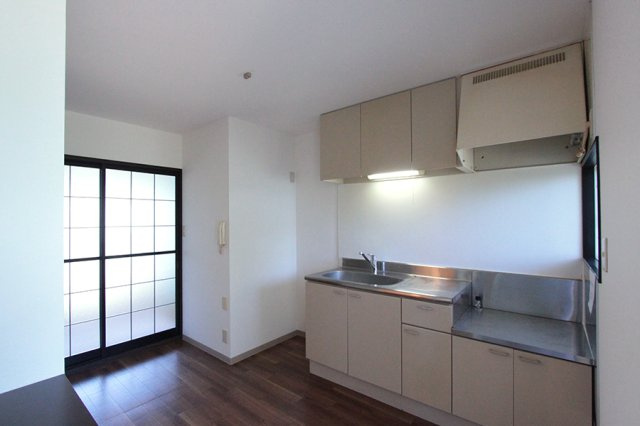 グリーンハイツBの居間・リビング|【撮影前】同アパートの写真にてご紹介しております。アクセントクロスやクッションフロアに差異が出ることがございます。ご容赦ください。