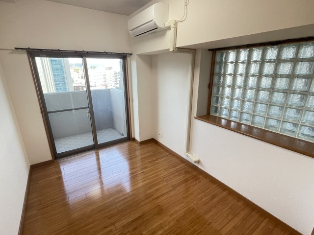 コアマンションネクステージ下通の洋室