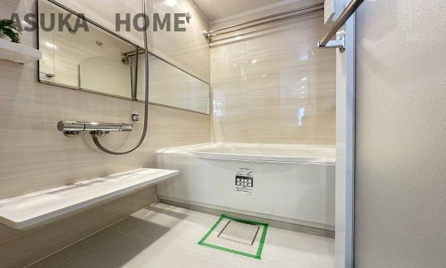 マークミュー横濱シティフロントのキッチン|大きく開いた窓からは、明るい陽射しが射し込み風も良く抜けるので心地良い空間担ってます。