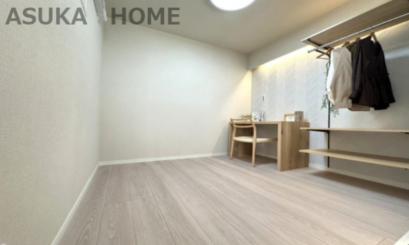 マークミュー横濱シティフロントの洋室|LDKと隣接した洋室は、リビングを広く使う事もできるので汎用性が高いリビングになってます。