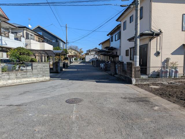 宇都宮市越戸1丁目　158.74㎡　売地の外観|物件北側道路から東方向を撮影