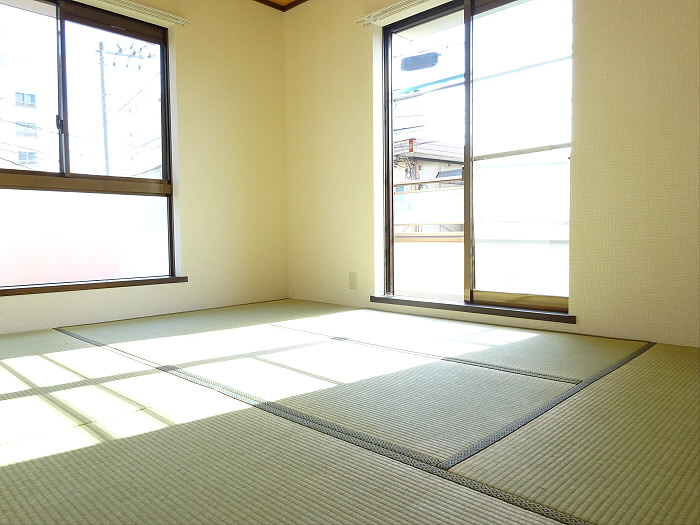 フラット羽根木の和室|和室ならではの温かな和の空間で寛ぎの時間を過ごせます