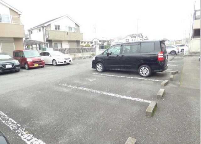 スカイコートケンの駐車場