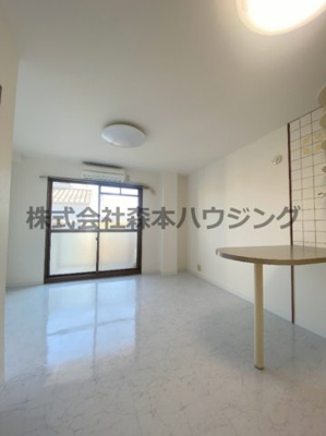 【洋室】 | 　レナジア大和田 | 広々とした洋室です