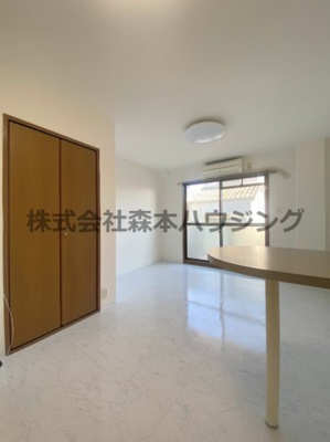 【洋室】 | 　レナジア大和田 | 明るい洋室です