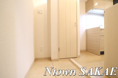 【玄関】 | アンジュール栄 | 収納もある玄関です