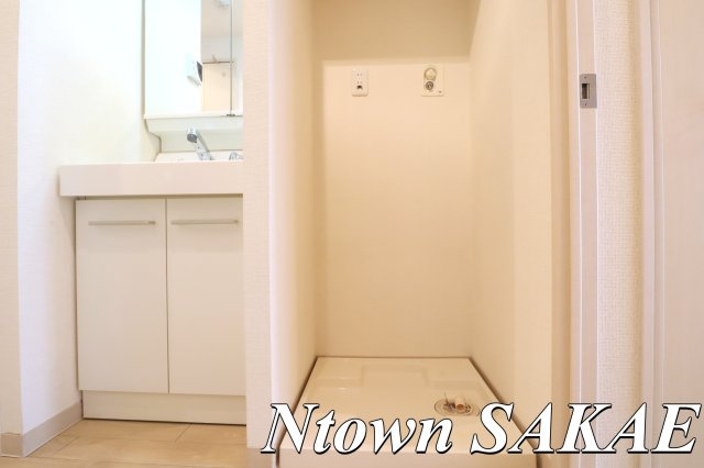 【洗面所】 | アンジュール栄 | 明るい洗面所です