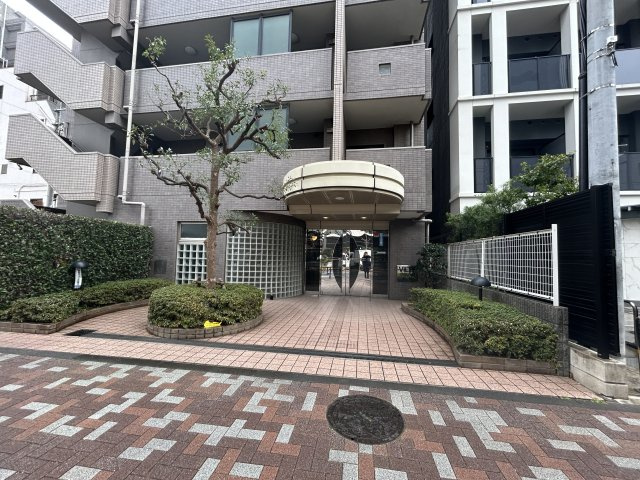 ヴィルヌーブ入谷のエントランス