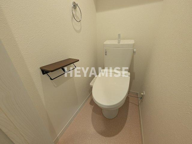 エルモーサのトイレ|ペーパーホルダーにスマホが置けます! ※室内画像は別号室のもの