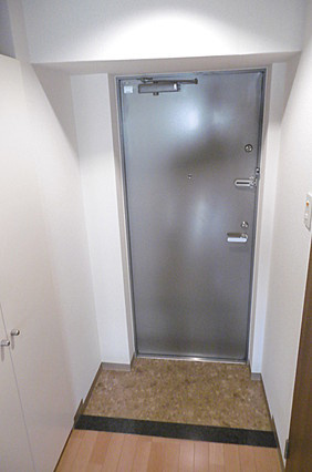 クレイン・トトヤミチの玄関