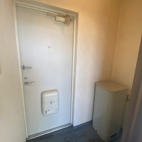 マンションＴの玄関