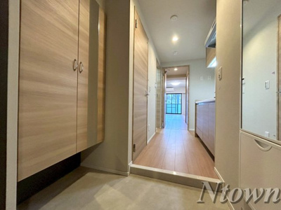 【玄関】 | ロイヤルカーサ千種 | 収納もある玄関です